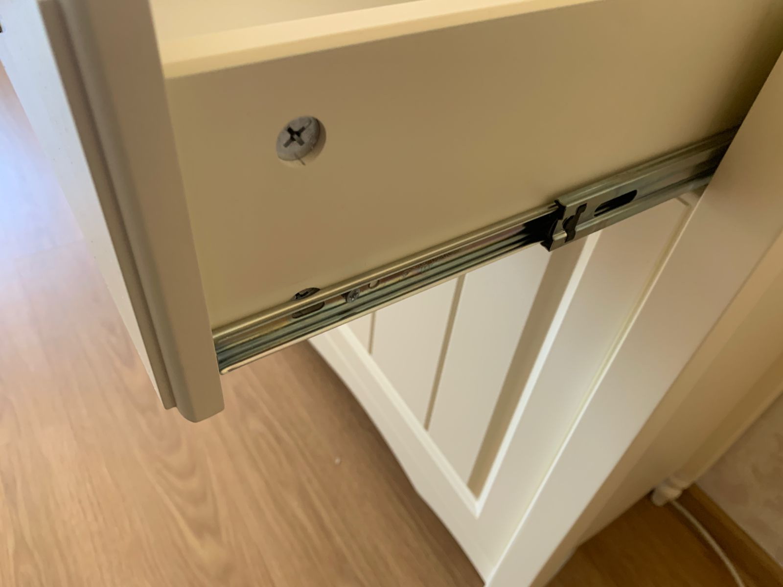 Сервант с 2 дверцами Айно 1-створчатый фасад массив (ручка слева)