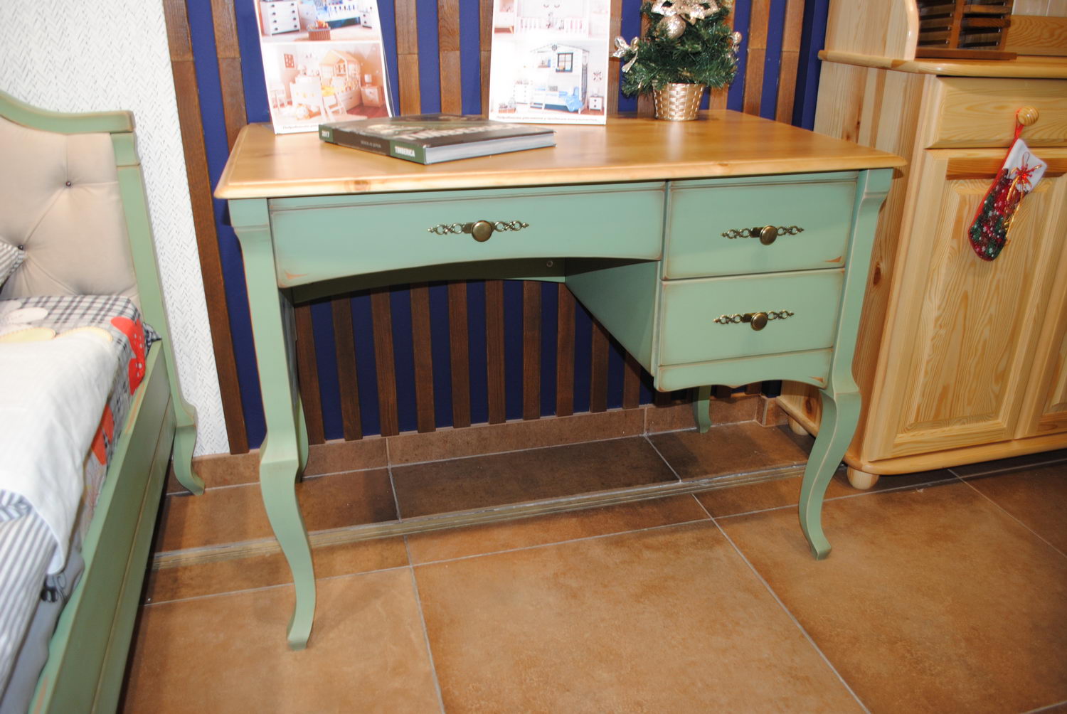 Стол из массива в спб письменный Ари-Прованс №1