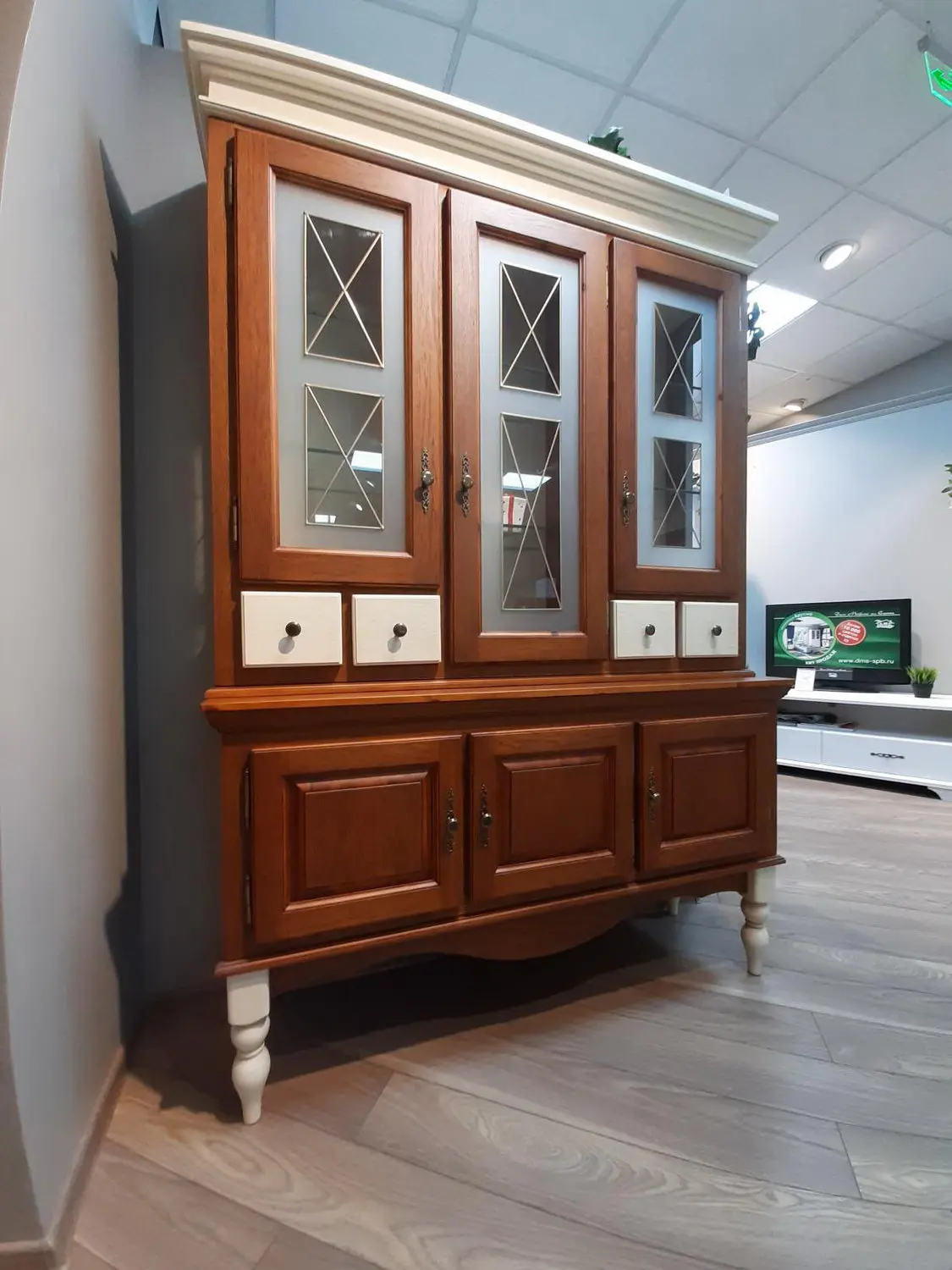 Сервант 3 створчатый Бьерт 1-56 сосна