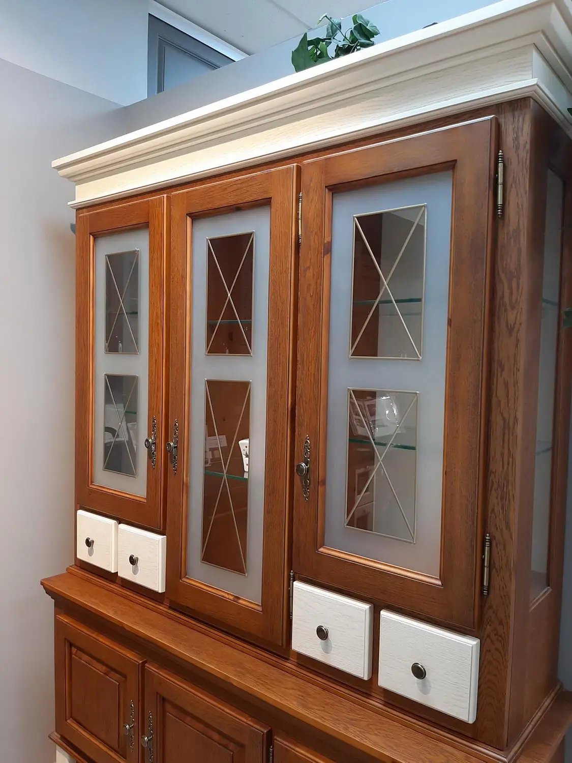 Сервант 3 створчатый Бьерт 1-56 сосна