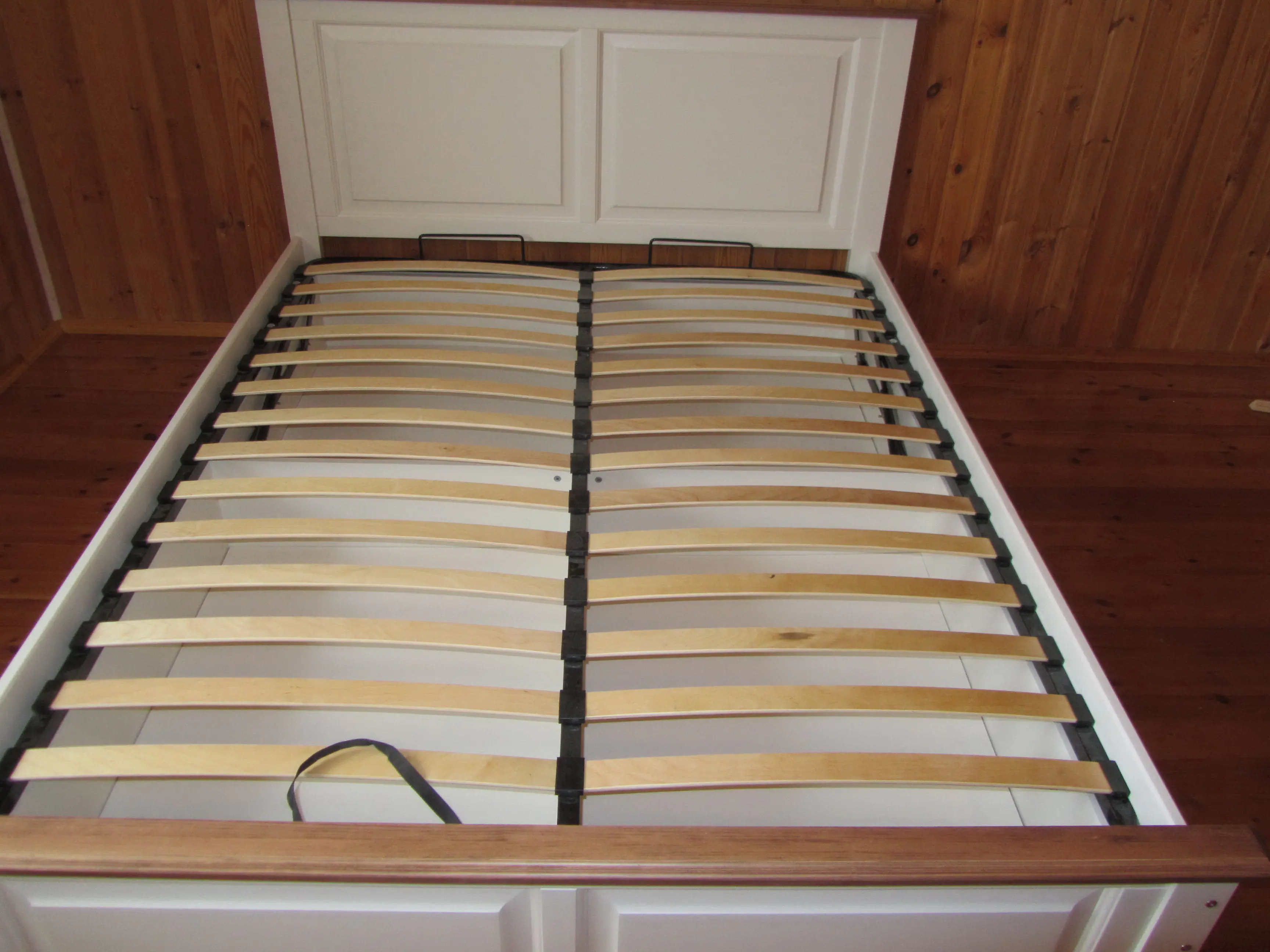 Кровать Брусно 1400х2000 с подъемным механизмом