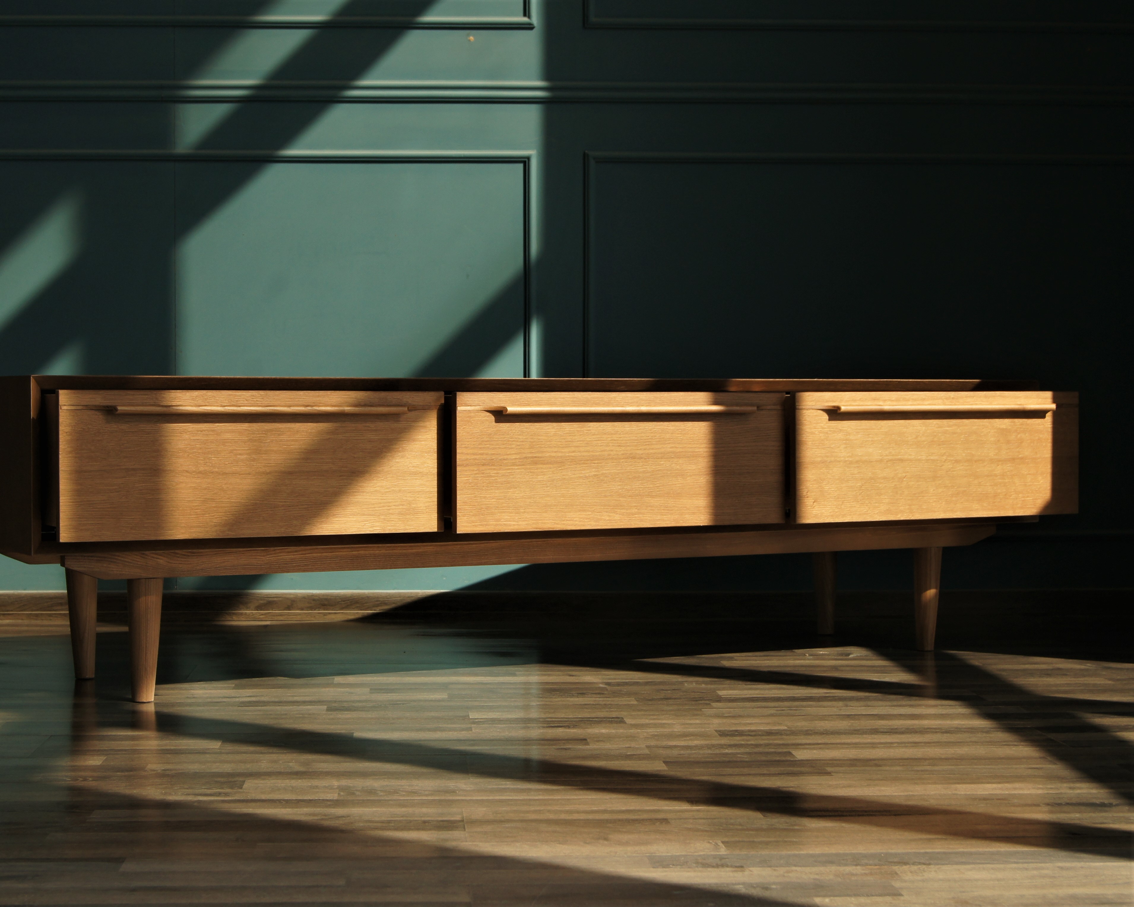 Консоль массив под TV "Bruni" с ящиками