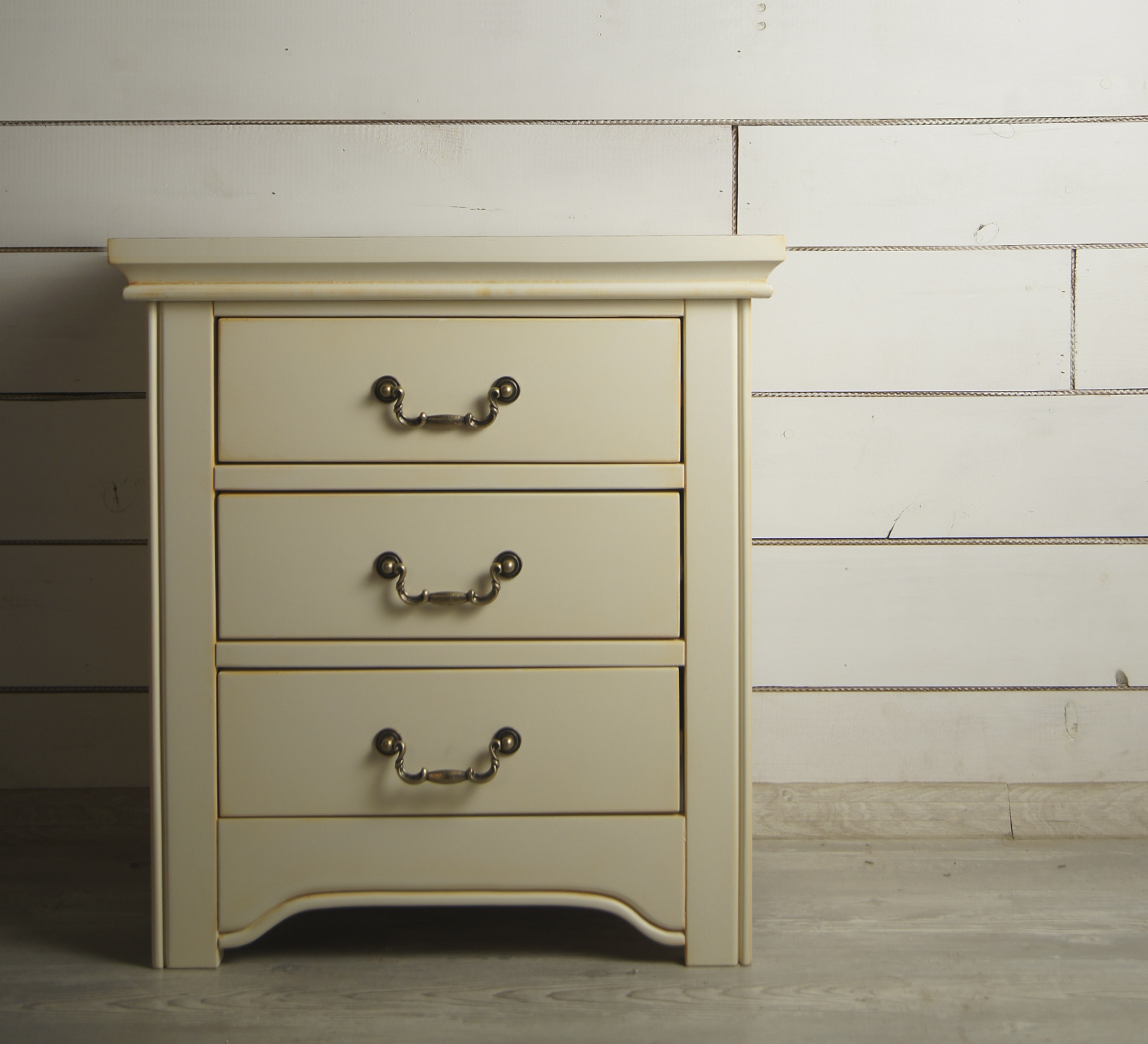 Бежевая прикроватная тумба с 3 ящиками "Olivia"