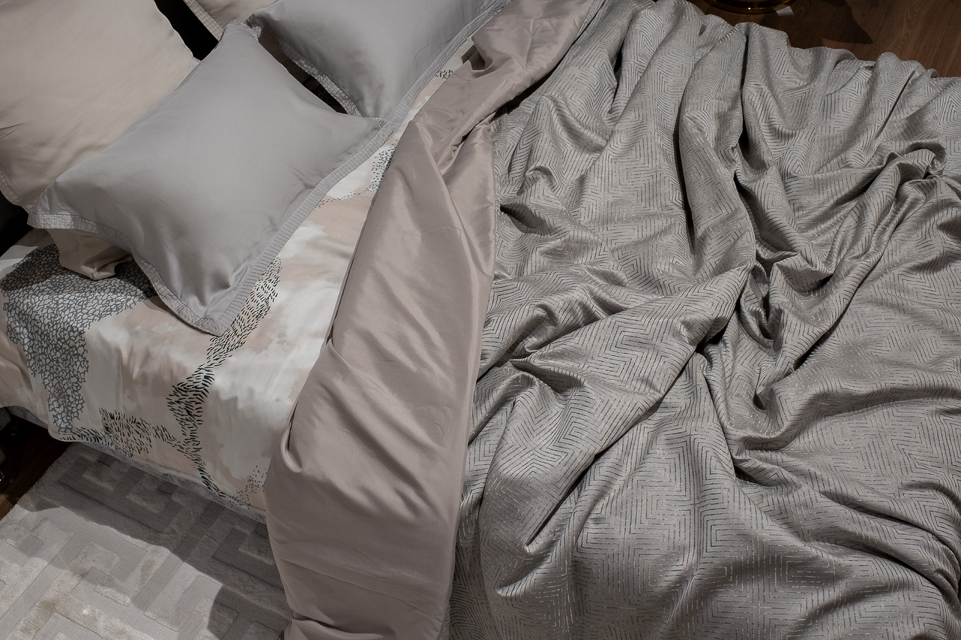 121GD-12112 Покрывало Gloss серое 260*260