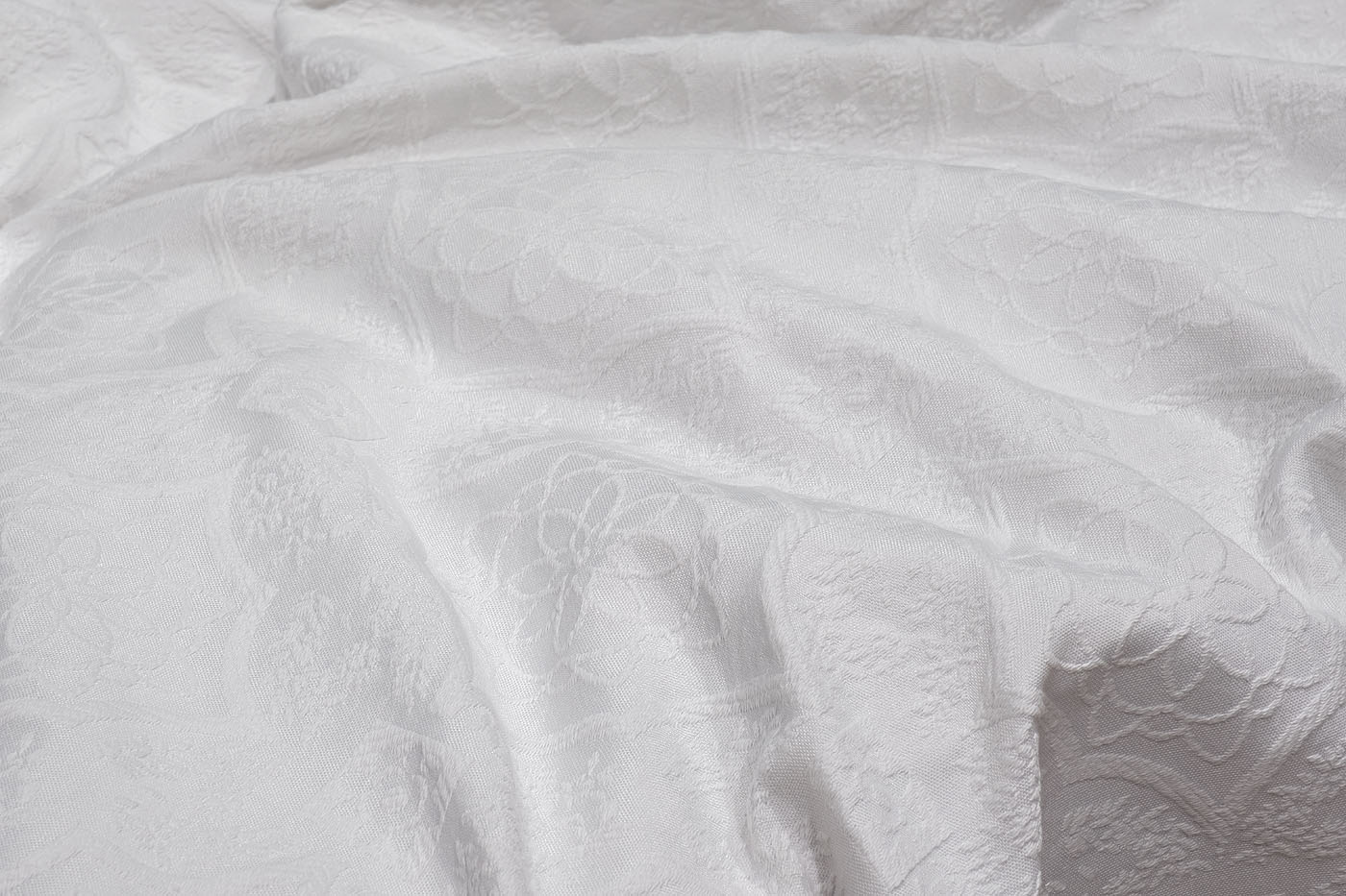 16AMR-NS240260-POKR BEL Покрывало Тиара белое 