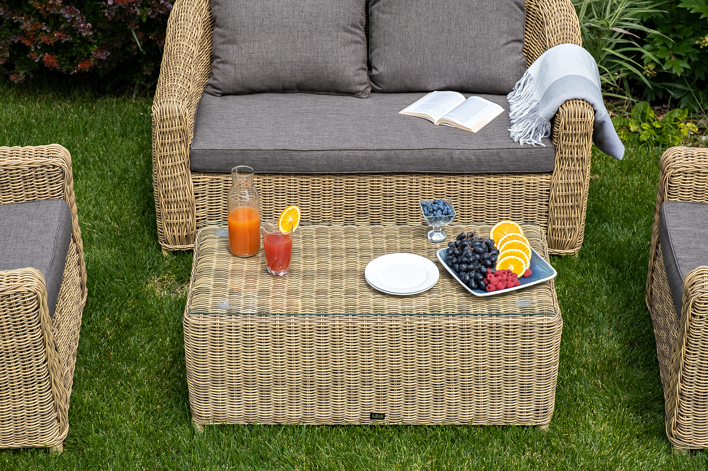 "Копаннини" столик журнальный из искусственного ротанга, цвет соломенный