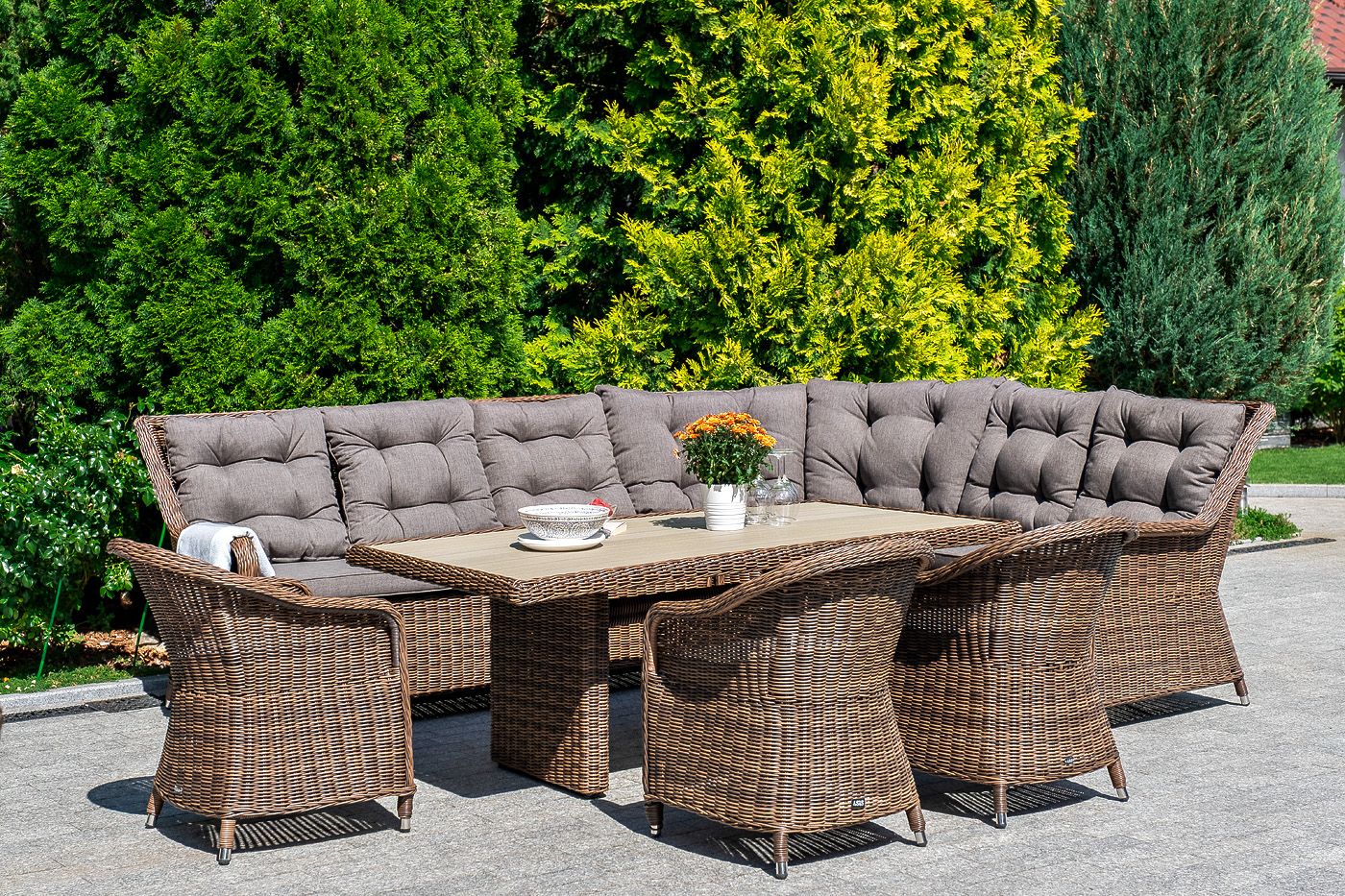 "Равенс" плетеное кресло из искусственного ротанга, цвет коричневый с серой подушкой